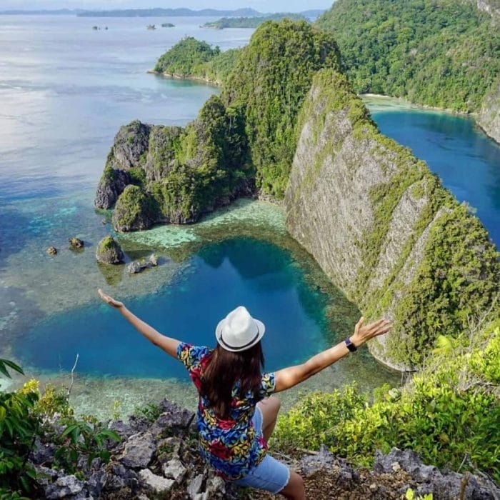 Tempat wisata terbaik di Kabupaten Raja Ampat raja ampat misool papua indonesia alam wisata barat pantai petualangan pulau pemandangan keindahan tempat puncak venuemagz kembangkan terindah lagoon pesona