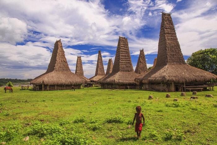 sumba wisata ratenggaro desa timur keindahan adat indonesia wisatawan tersihir tempat barat jelajah kampung kaskus surga artis buktikan secuil waktu