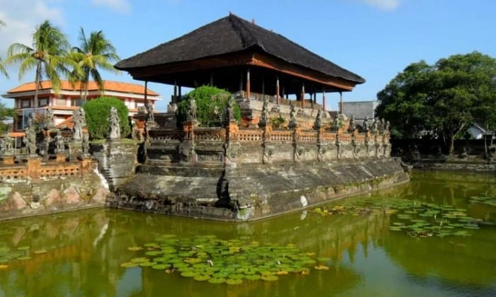 klungkung gosa kerta gili karangasem bersejarah beauties kertha ost bangunan estetik heiligtum besakih menarik itrip goedkoop wajib eksotis didatangi fahrer