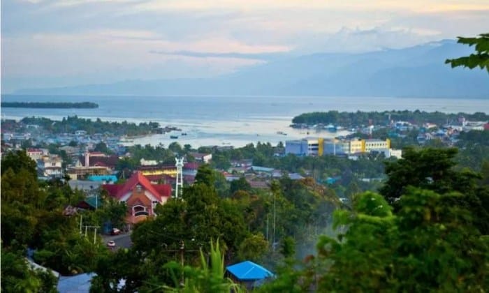 manokwari pasir pantai barat papua menarik dikunjungi yen