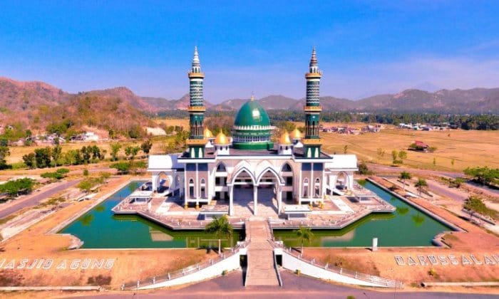 sumbawa agung masjid darussalam ntb liburan