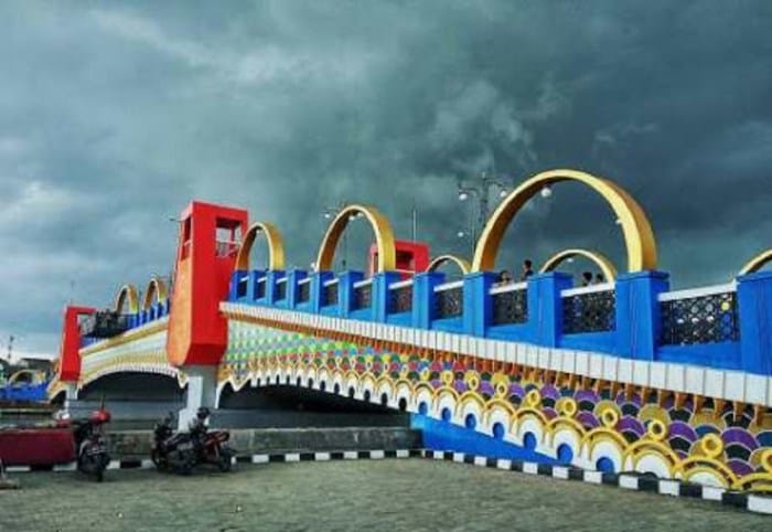 jembatan tangerang kaca ikon memberikan sensasi berjalan