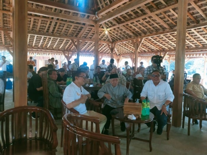 Menikmati Secangkir Kopi Hangat Di Warung Kopi Simpang Sentul - PULUNG.NET