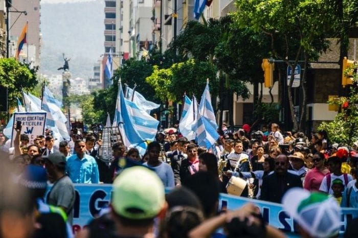 Perbedaan Pancasila Dengan Ideologi Komunisme: Sebuah Kontras Nilai dan Sistem